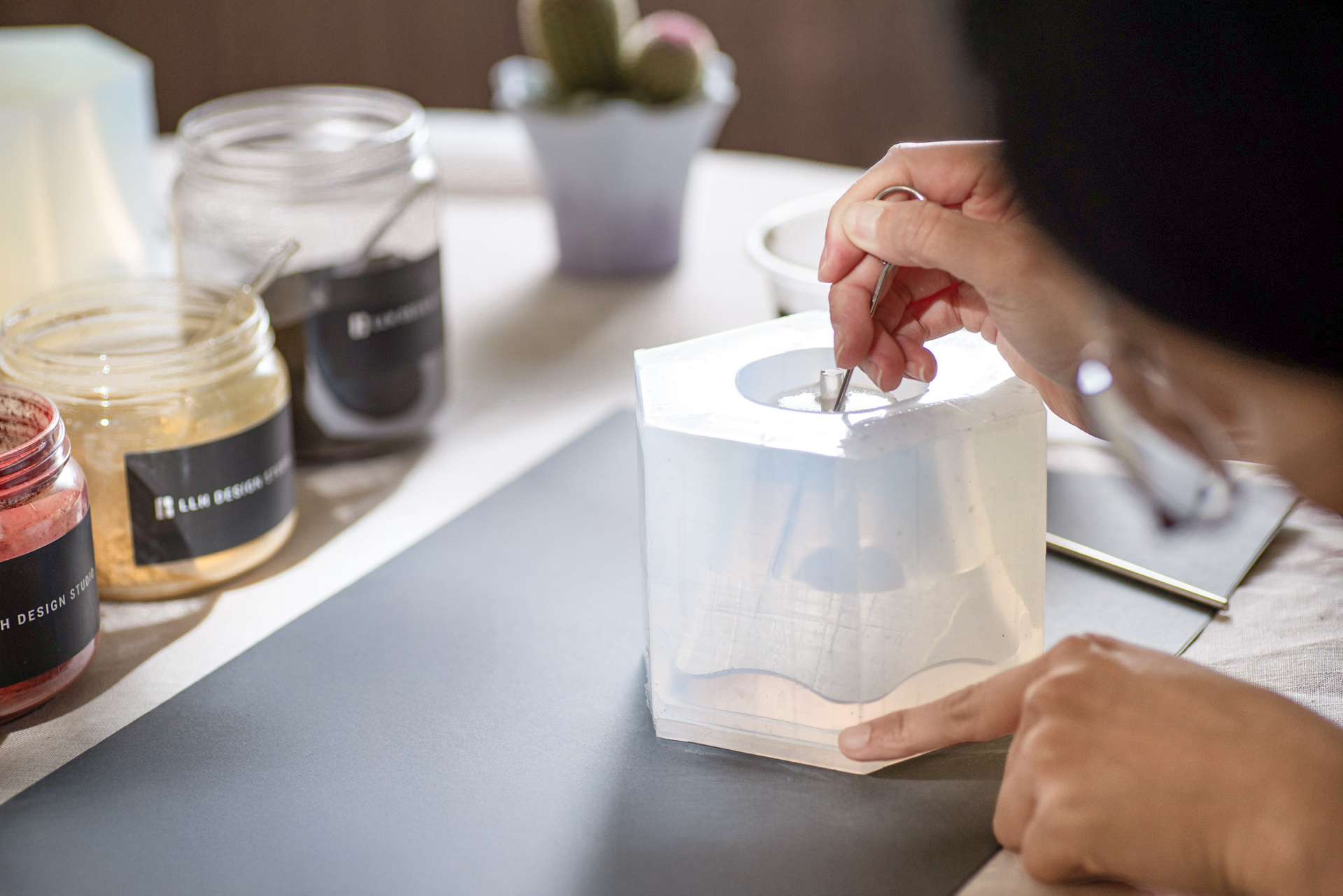 水泥植栽手作課企業包班-清除氣泡