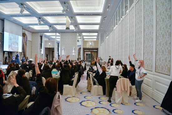 活動舉手踴躍互動