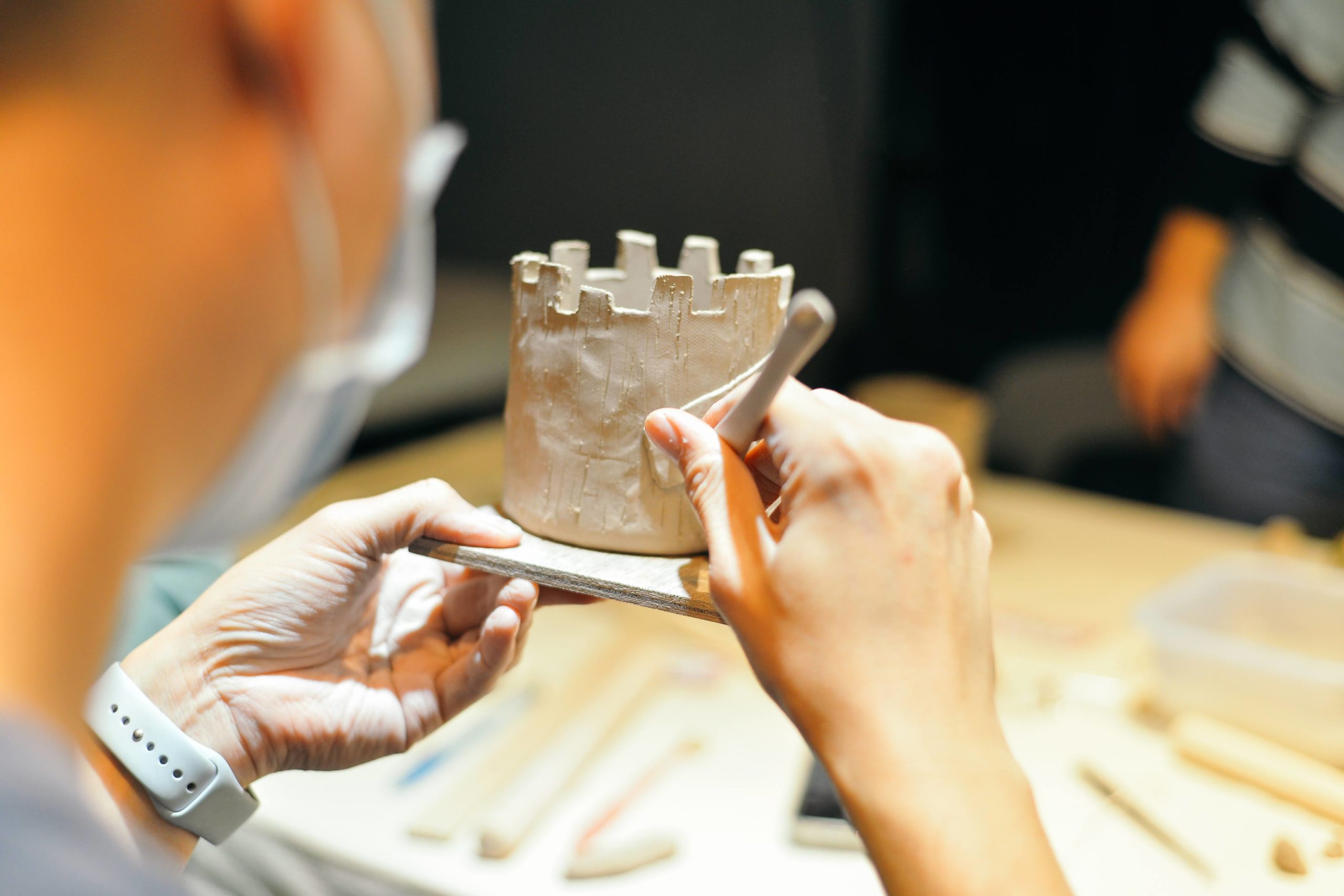 陶藝課程推薦：紓壓又好玩，設計給所有人的課！ 野火捏陶課 台北陶藝課 上課實況攝影11 scaled