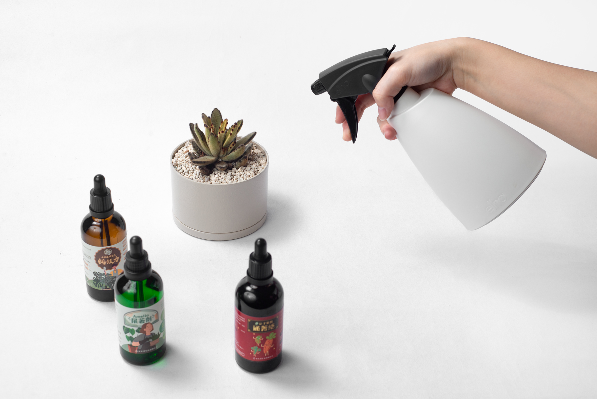 安美洛植物營養液 氨基酸螯合技術 對植物噴灑