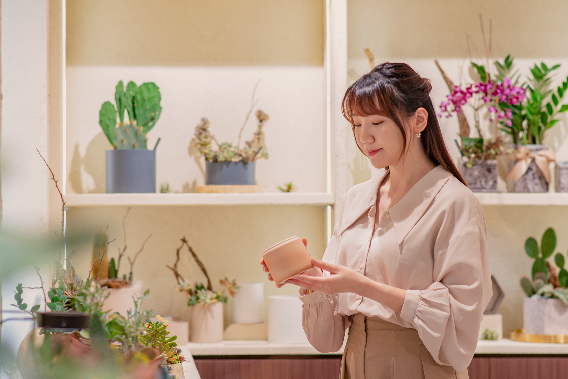 5 款細膩柔和的拿鐵色盆器，調和植物的中性色 5 款細膩柔和的拿鐵色盆器，調和植物的中性色2